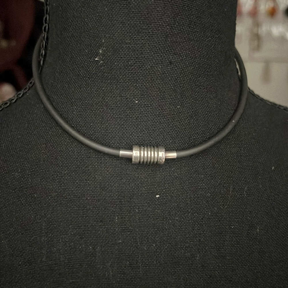 Tiffany and co Paloma Picasso rubber cord choker necklace groove screw